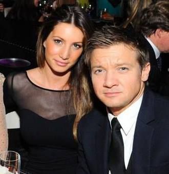 Jeremy-Renner-wife-Sonni-Pacheco-330x339